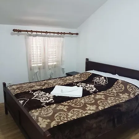 Hotel Bujtina Sofra Dardane *