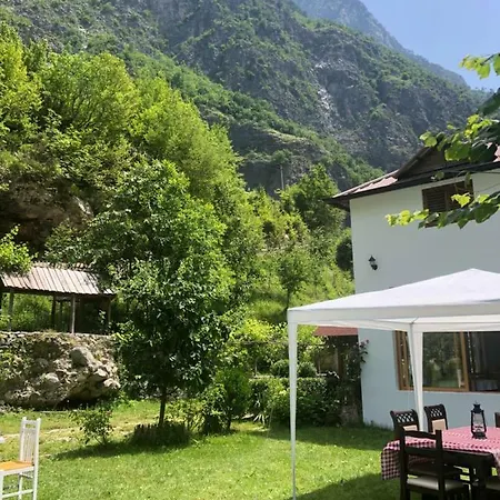 Bujtina Sofra Dardane Hotel